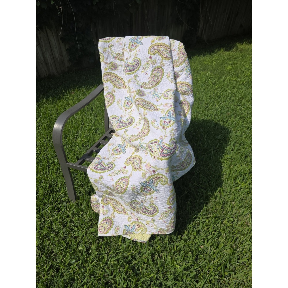 Beautiful Paisley quilt Full Size